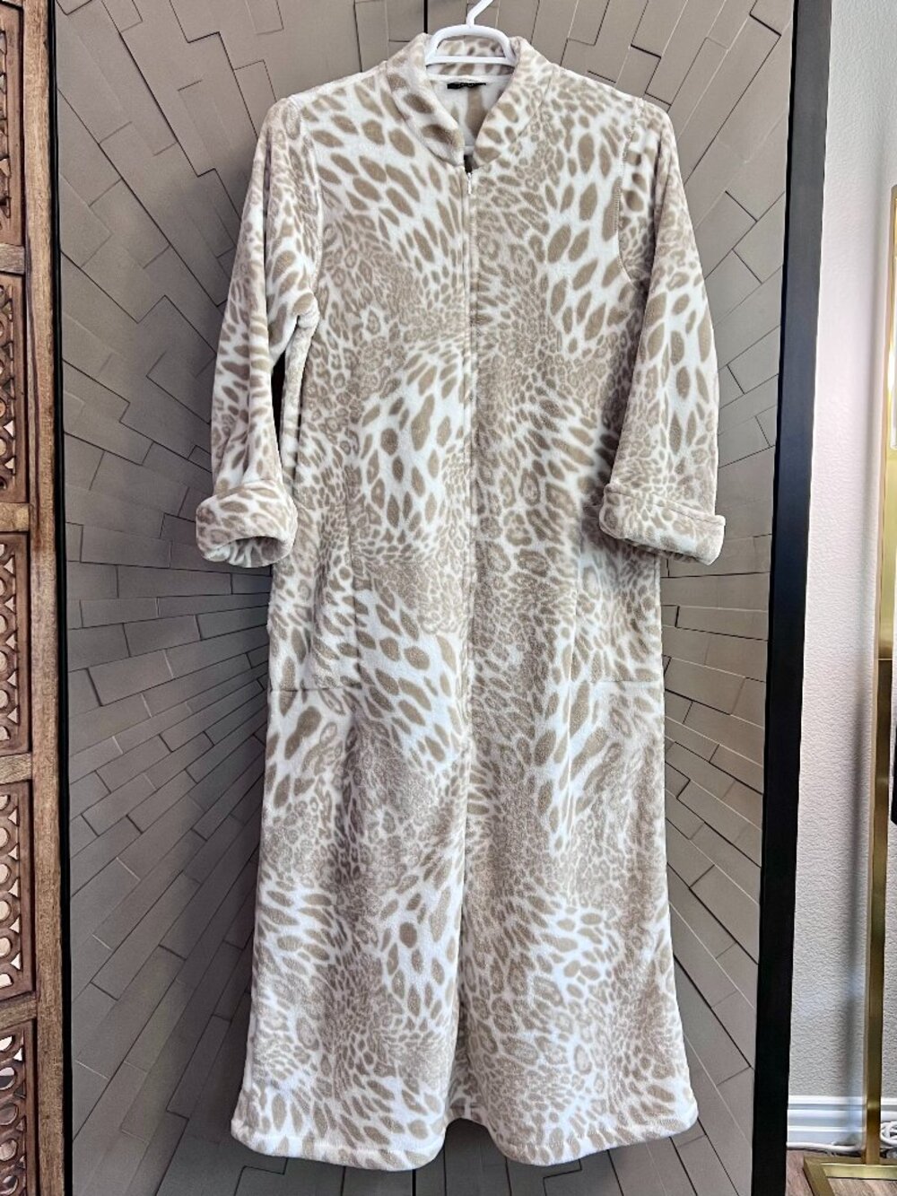 Natori Plush Fleece Zip Front Caftan Robe Lounger Leopard Animal Print Large
